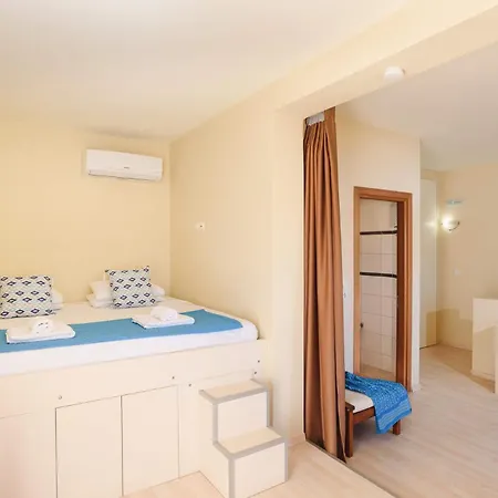 Selini By Willa Pefki